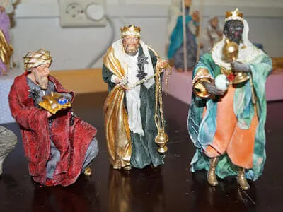Krippenfiguren-Ankleidekurs 04-2025 Bild 27