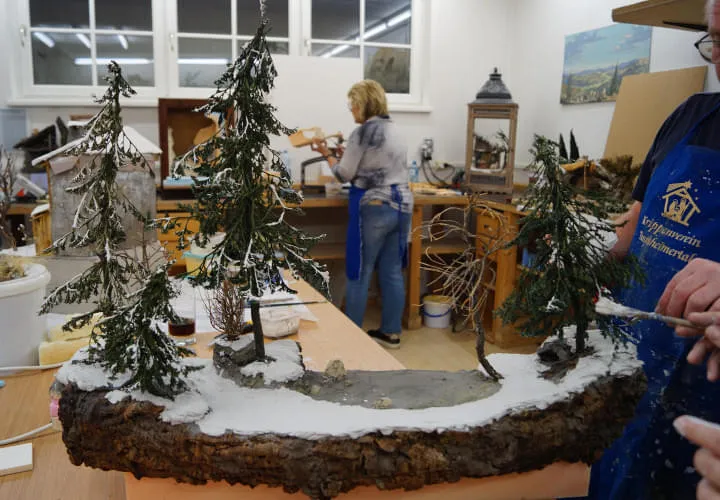 Blick-in-die-Krippenwerkstatt-11-2025